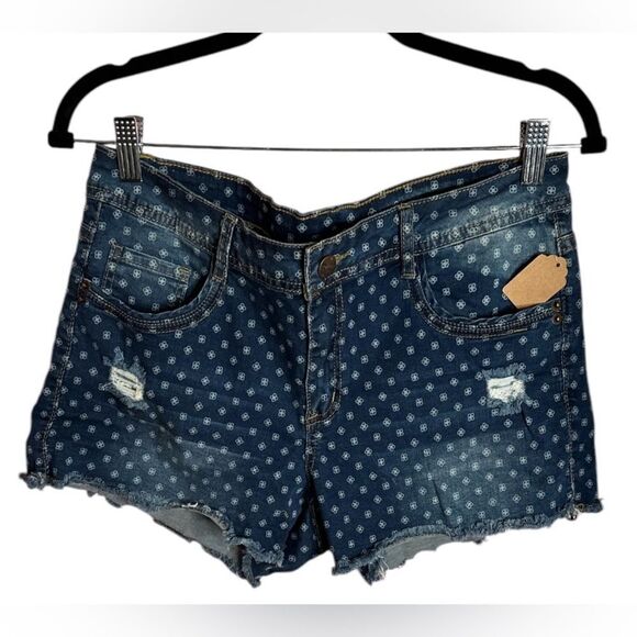 R1893 Blue Flower Print Shorts - Picture 2 of 6